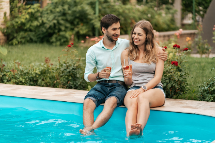 Pool nach dem Winter wieder in Betrieb nehmen: Praktischer Leitfaden