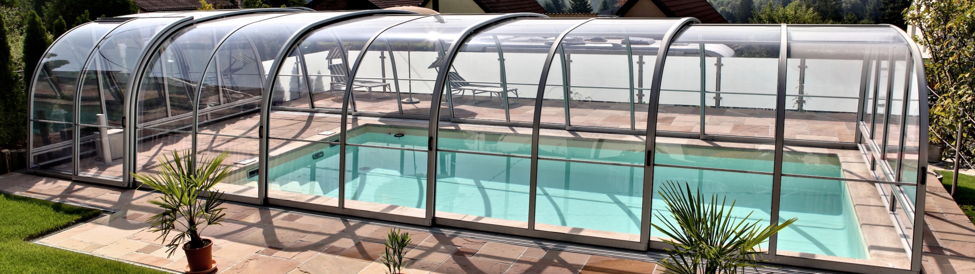 Hohe Poolüberdachungen