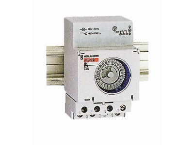 Tagessteueruhr mit Batteriebackup (3 Module)